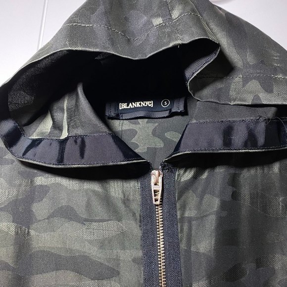 Blank NYC High-Low Windbreaker Camouflage Satin Hooded Jacket Size S - Picture 3 of 10